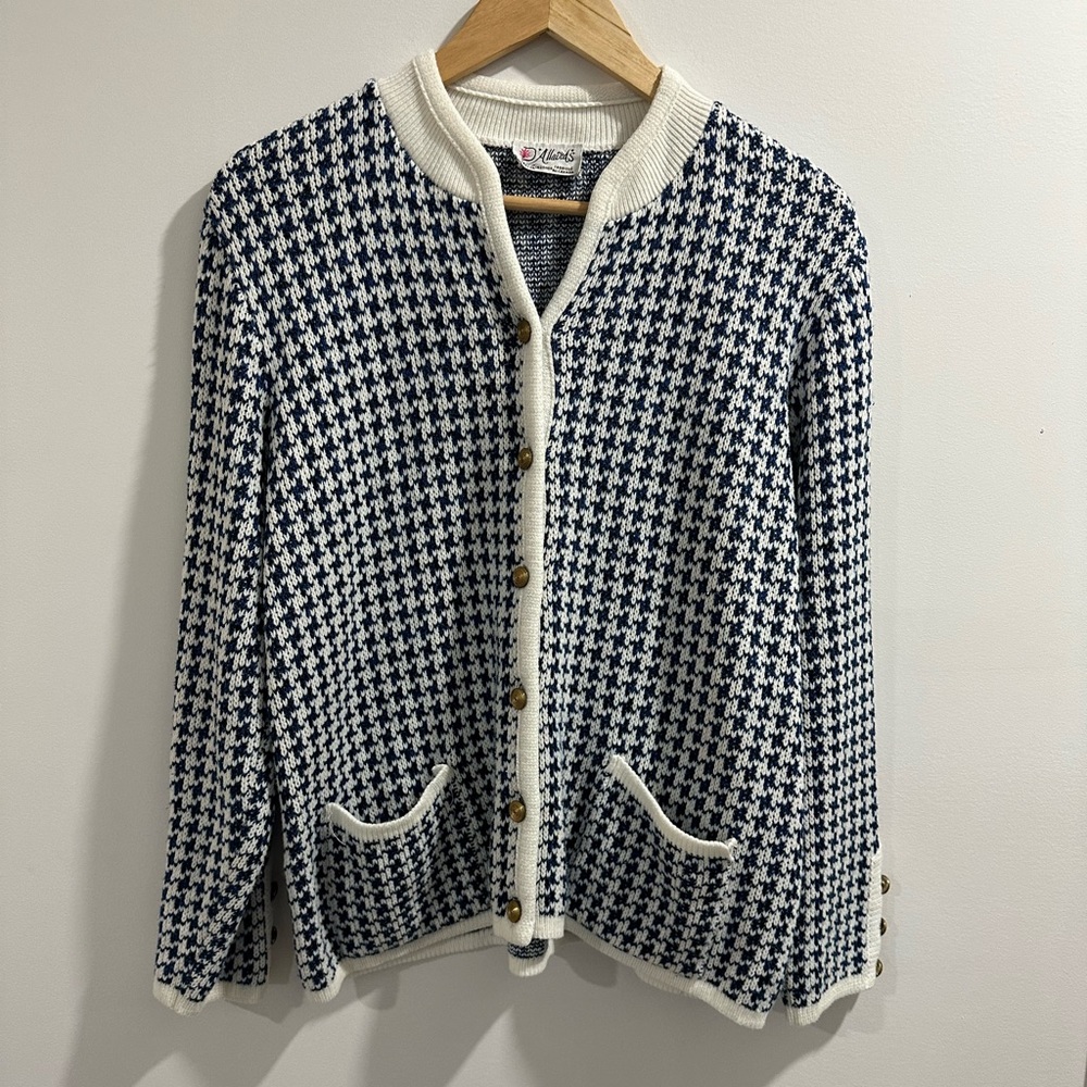 ☘️ D’Allaird’s Sweater Cardigan with Blue Houndstooth